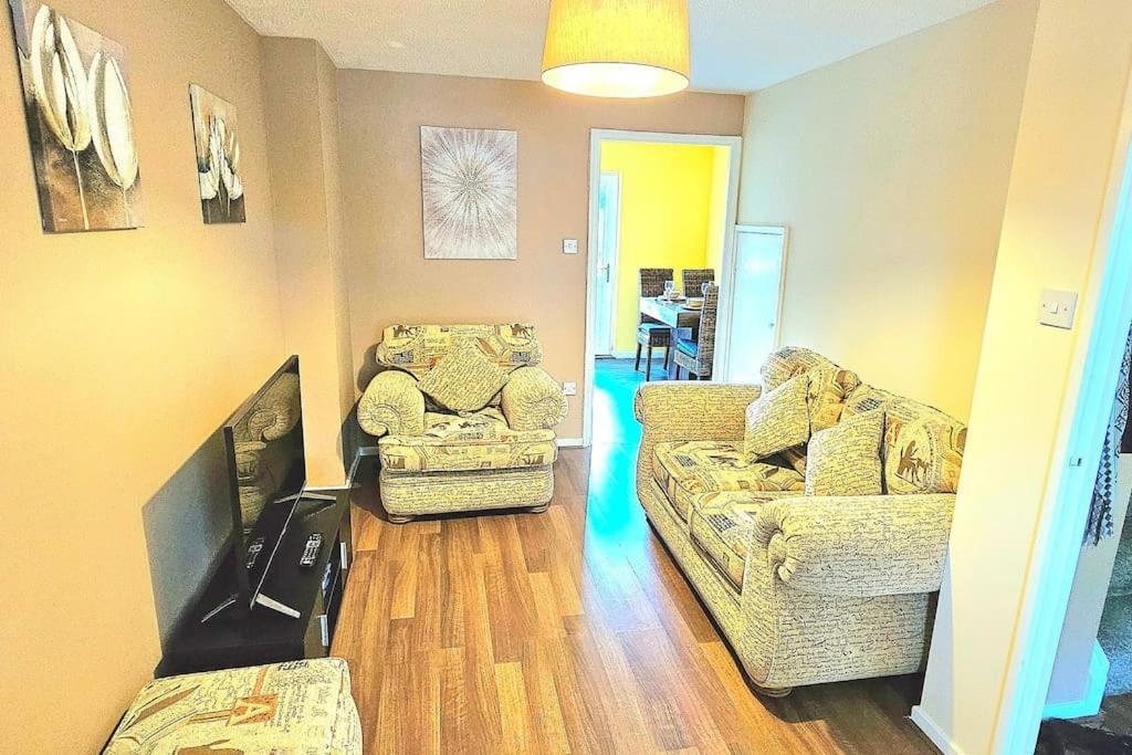 Cozy 3-Bed House Near Willen Lake With Garden Milton Keynes Exterior photo