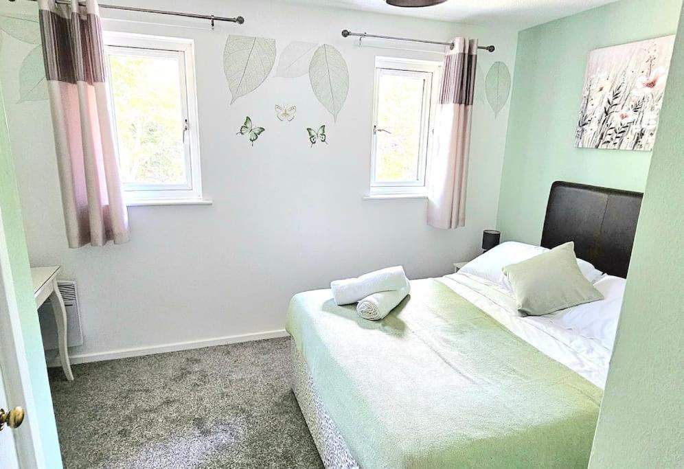 Cozy 3-Bed House Near Willen Lake With Garden Milton Keynes Exterior photo